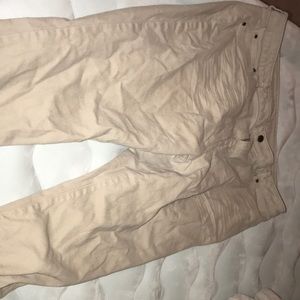 I’m selling a pair of jeans👍🏽